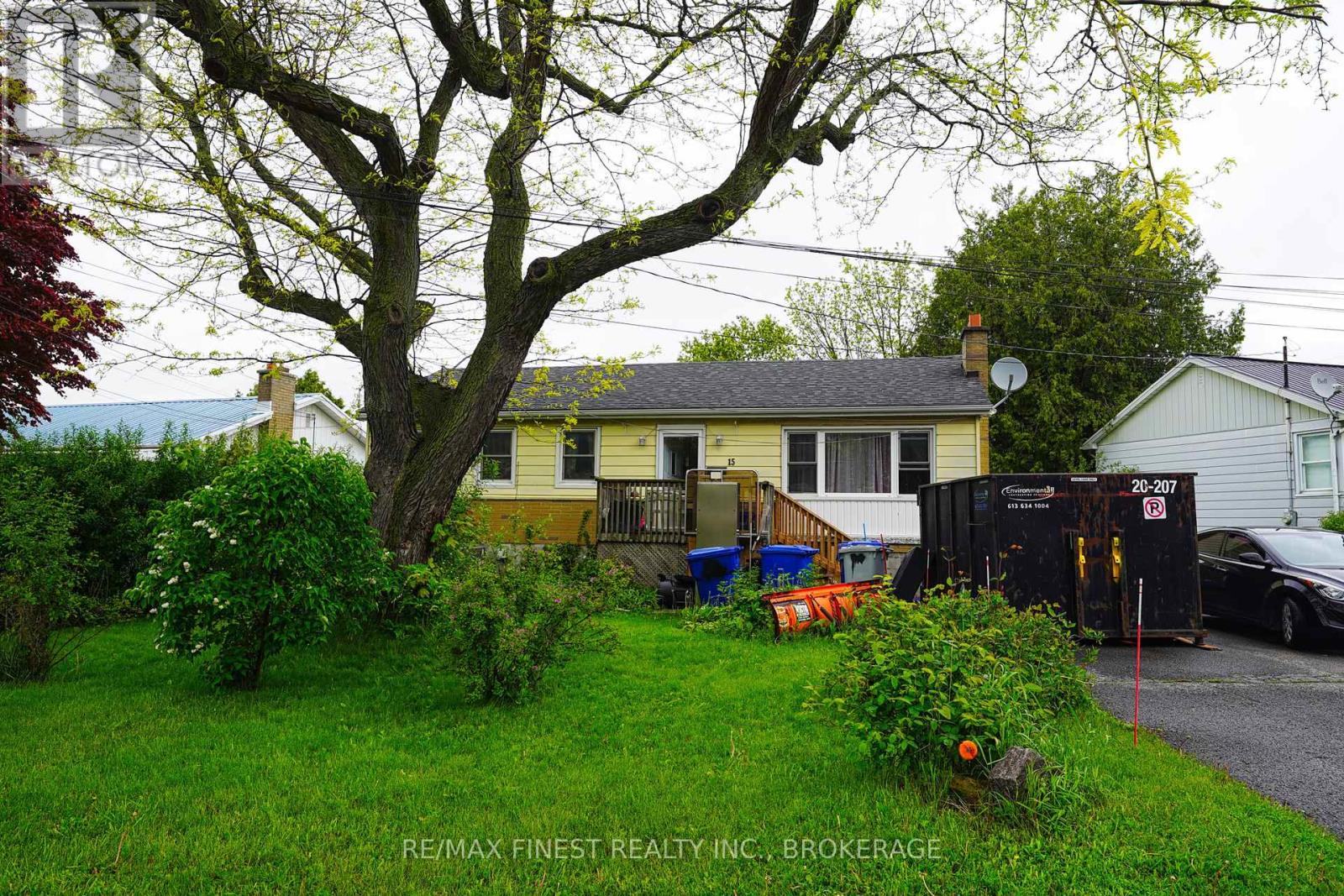 15 HOWARD CRESCENT