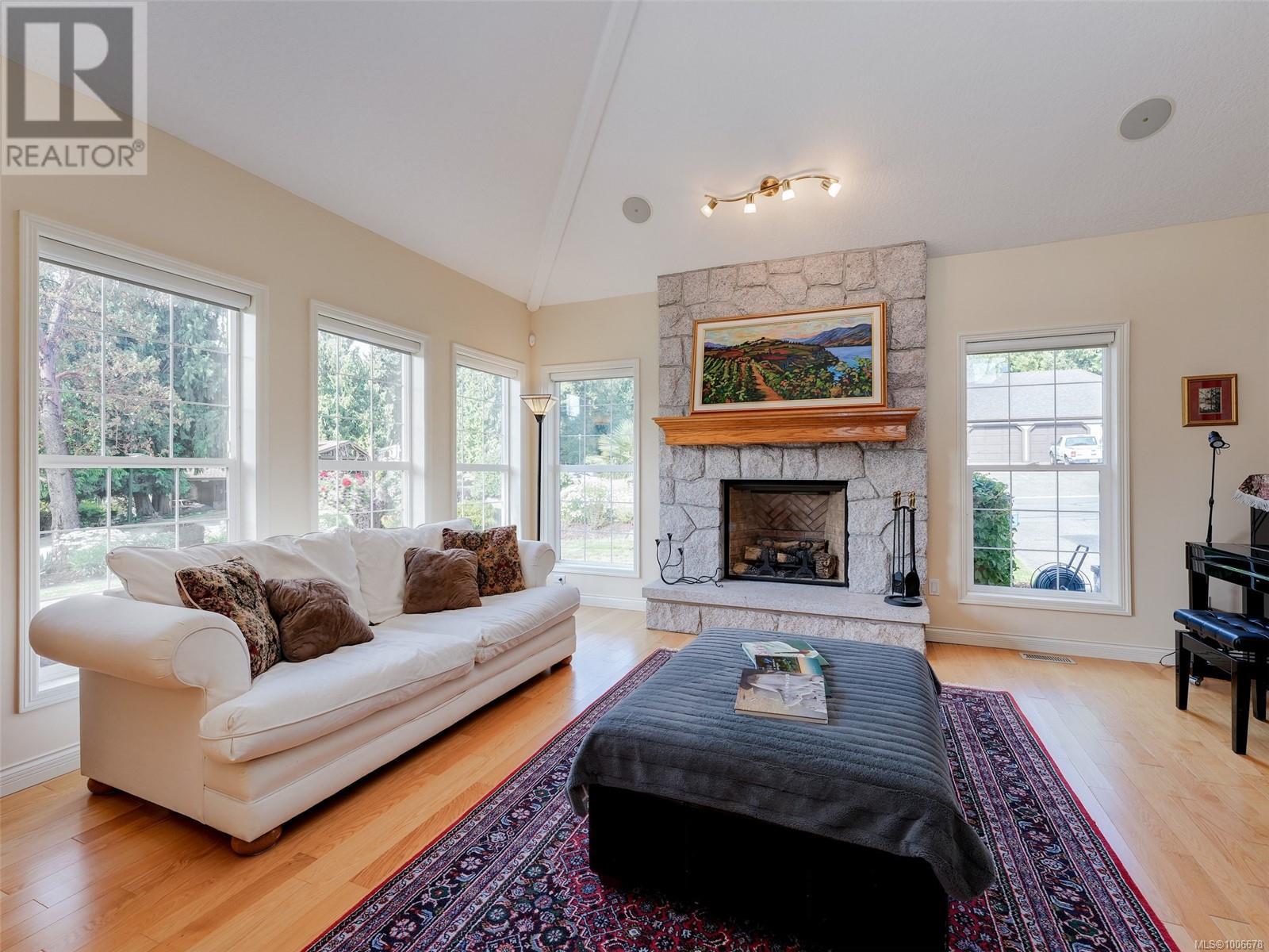 1760 Mayneview Terr