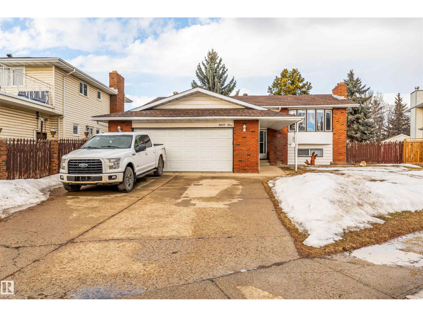 2437 89 ST NW