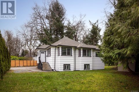 3918 Cedar Hill Cross Rd Saanich BC V8P2N2