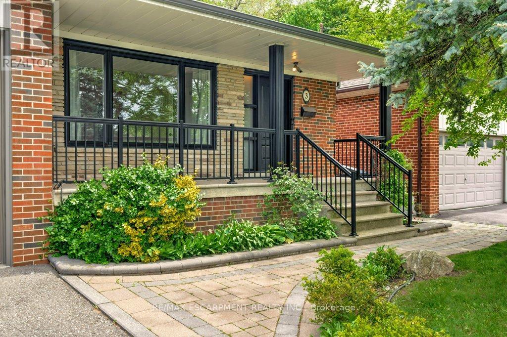 3 HENTOB COURT