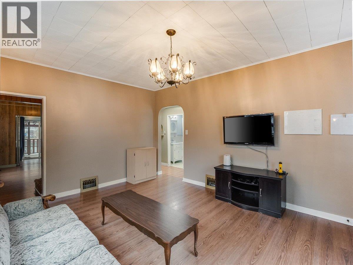 1550 Columbia Avenue