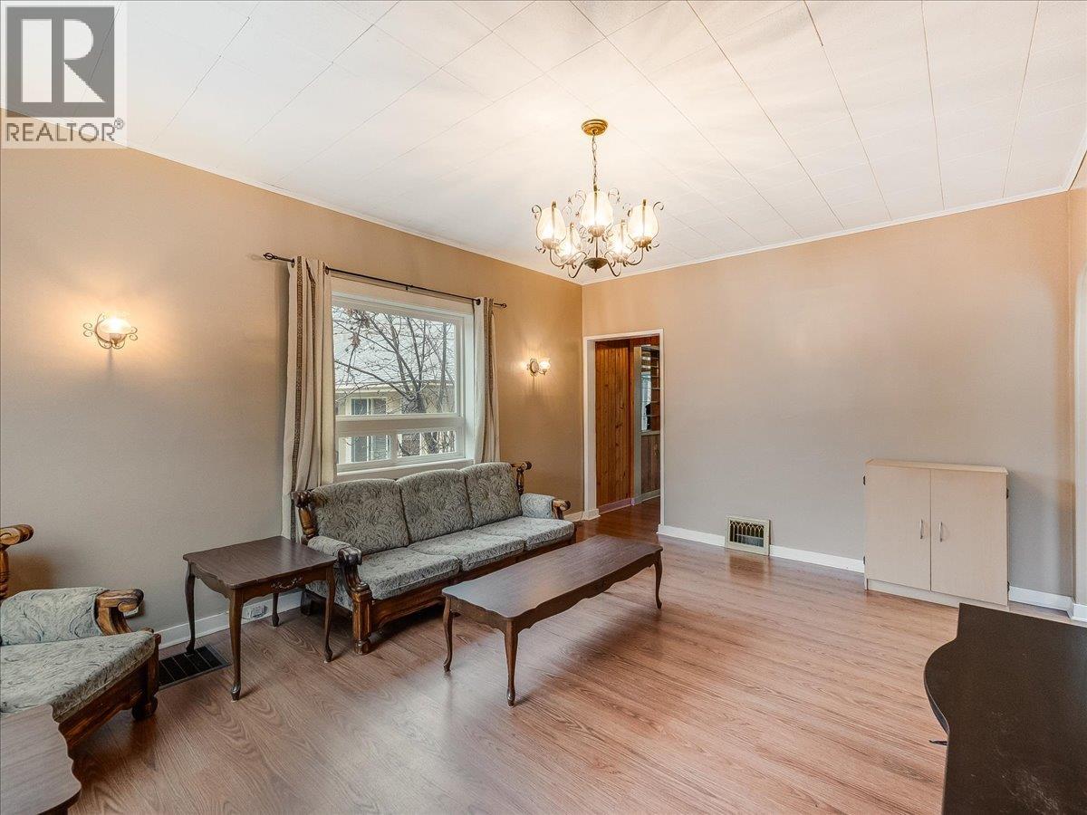 1550 Columbia Avenue