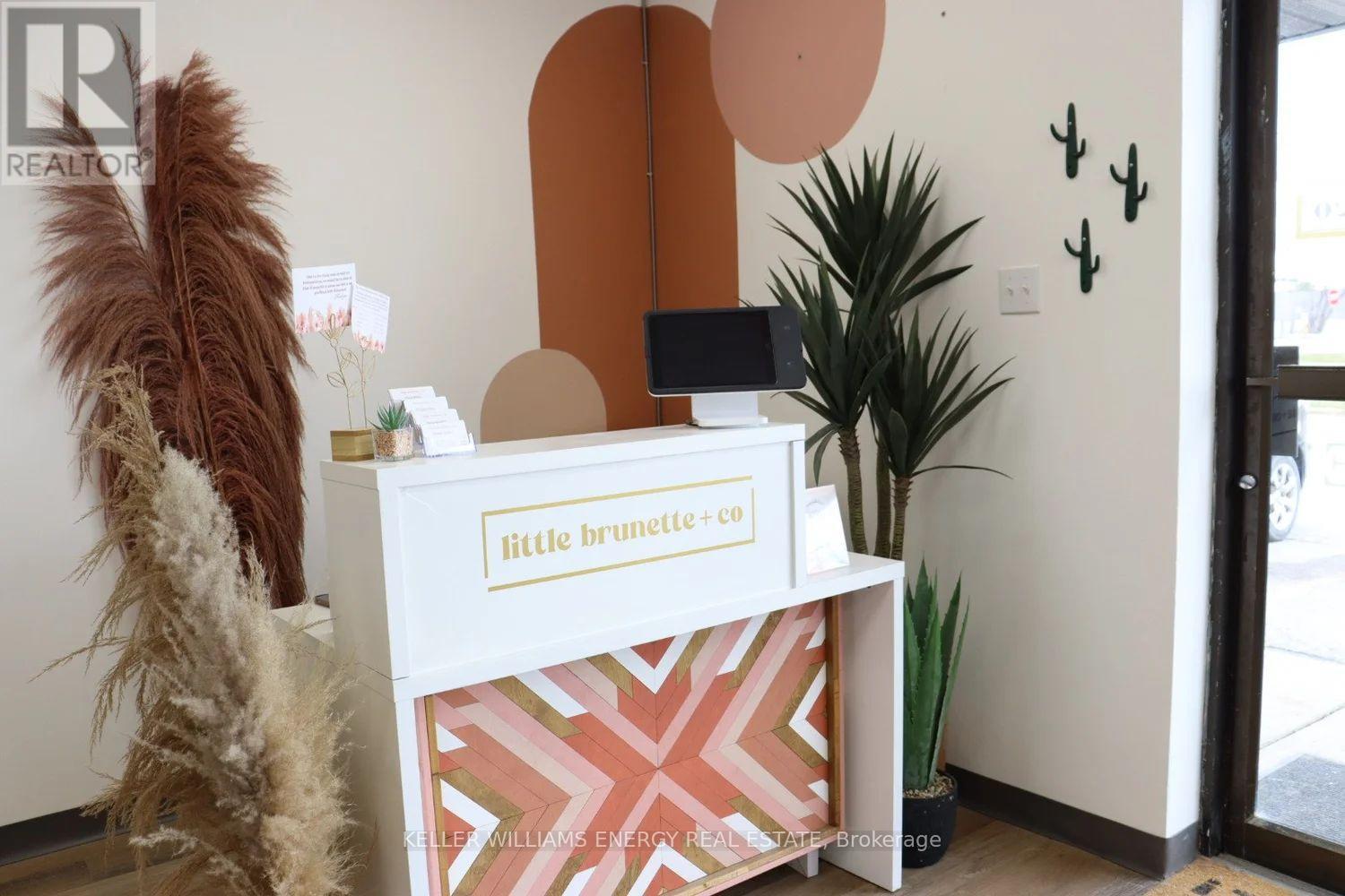 652 DUNDAS STREET EAST STREET E