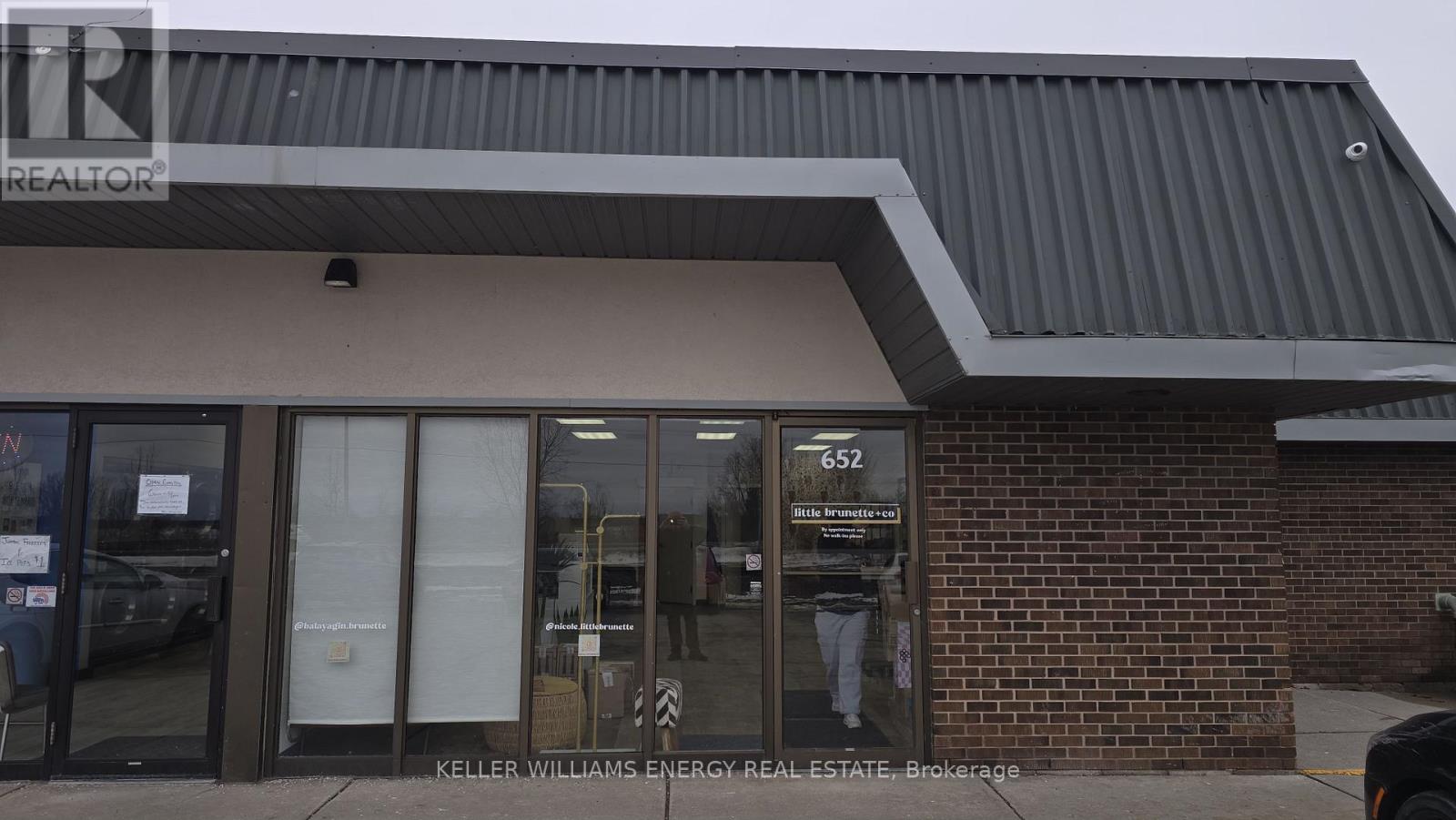 652 DUNDAS STREET EAST STREET E