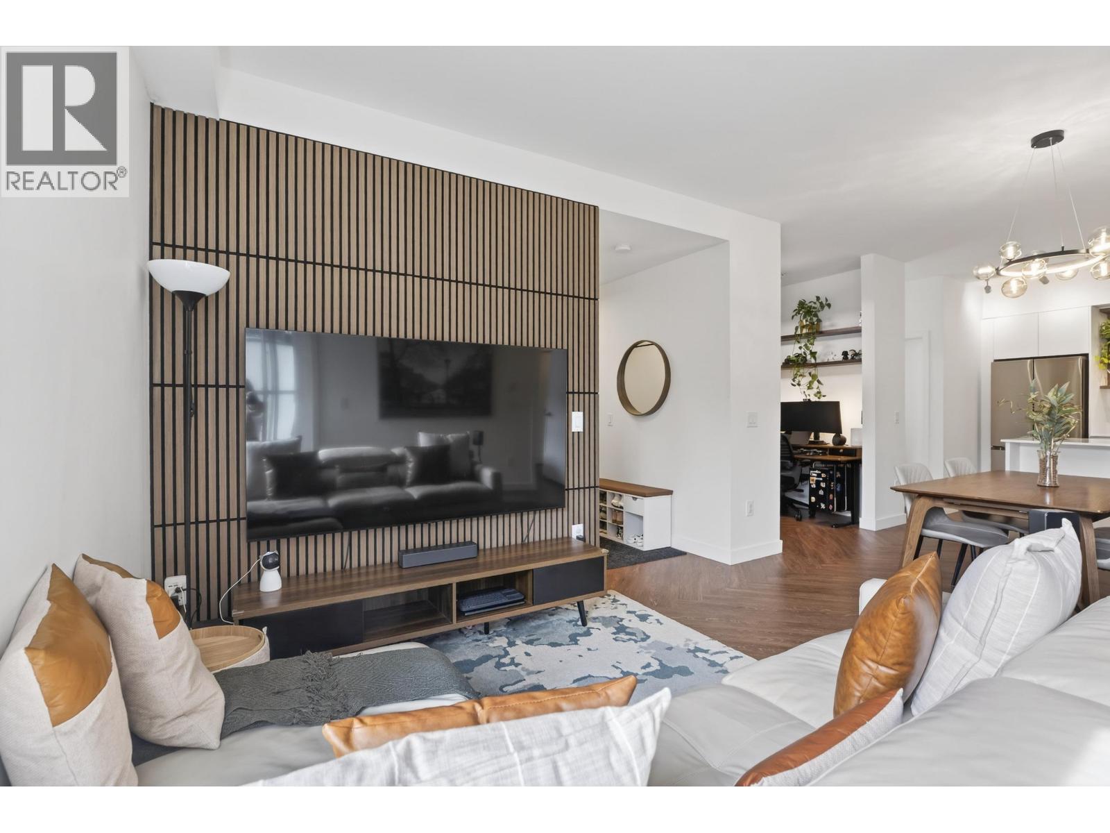 603 3229 ST JOHNS STREET