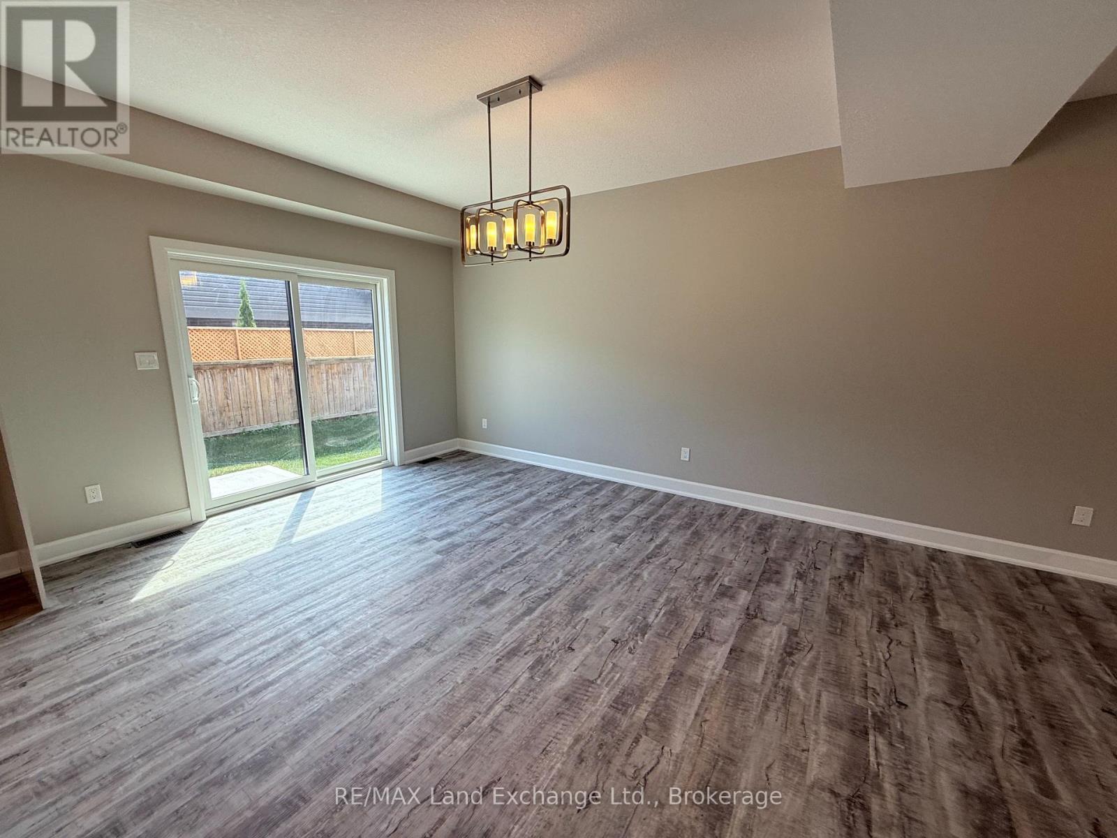 UNIT 2 - 8 GOLF LINKS ROAD