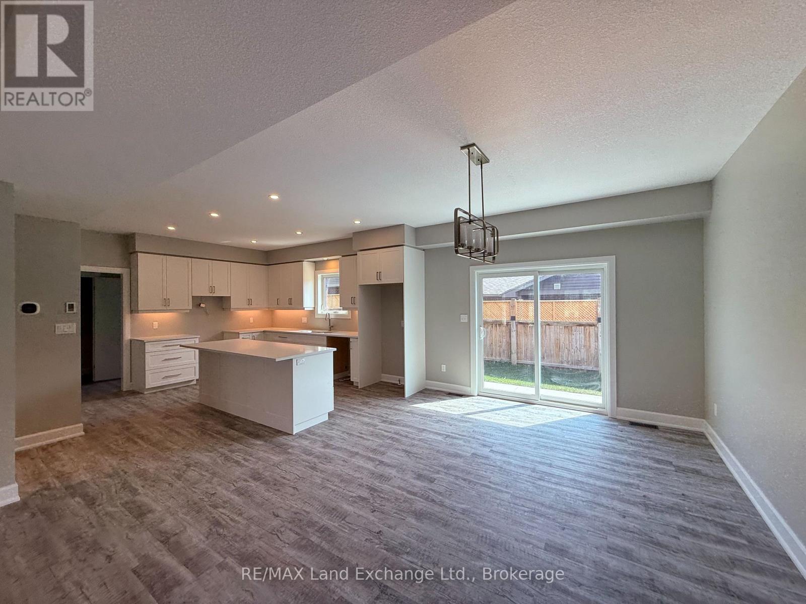 UNIT 2 - 8 GOLF LINKS ROAD