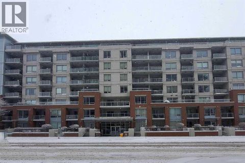 718, 46 9 Street NE Calgary AB T2E7Y1