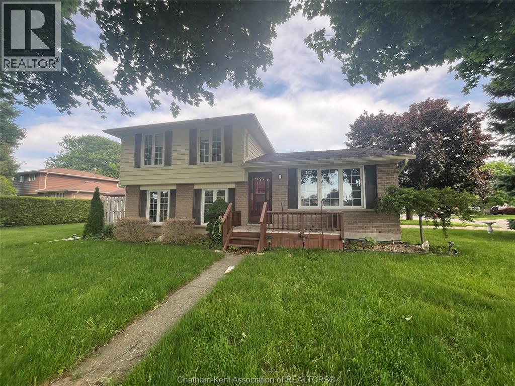 Photo 1 of 14 — 183 MICHENER ROAD, Chatham, ON N7L4X4
