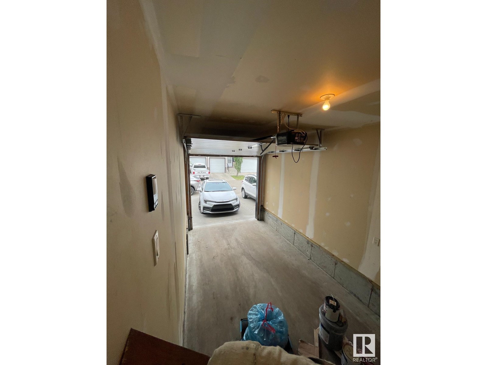 #25 1820 34 AV NW