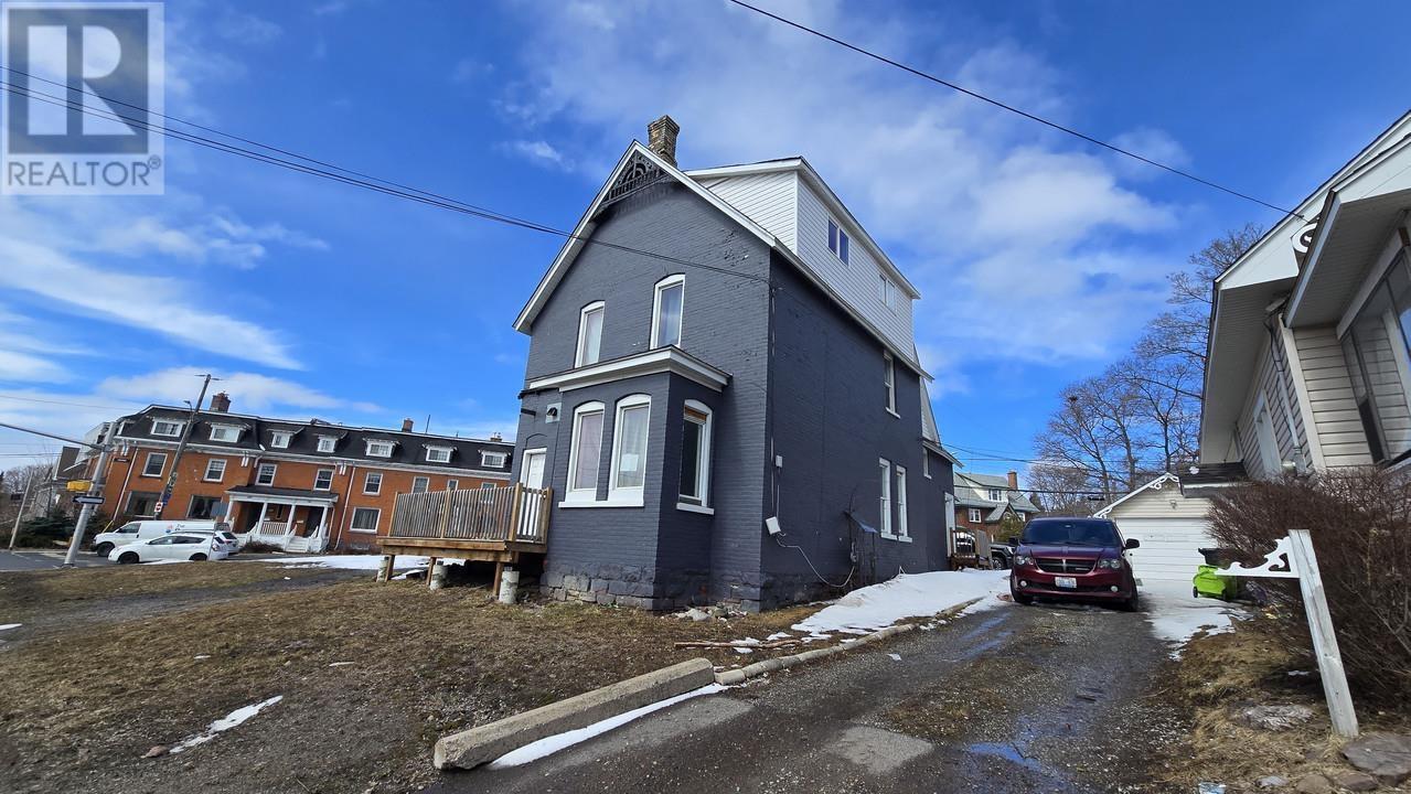 Homes for Sale Sault Ste. Marie 814 Wellington ST E