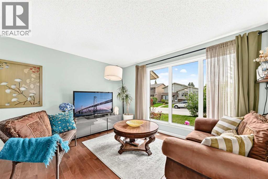 63 Strathcona Crescent SW