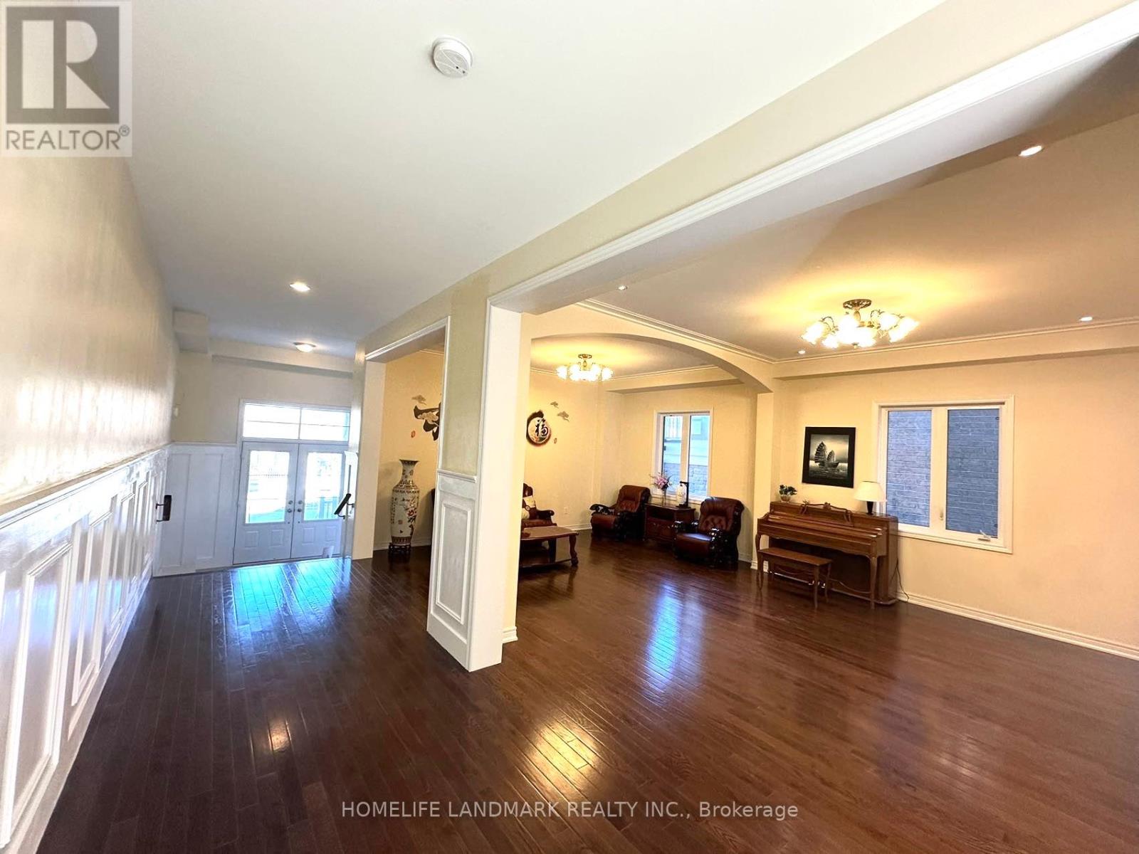 60 WOZNIAK CRESCENT