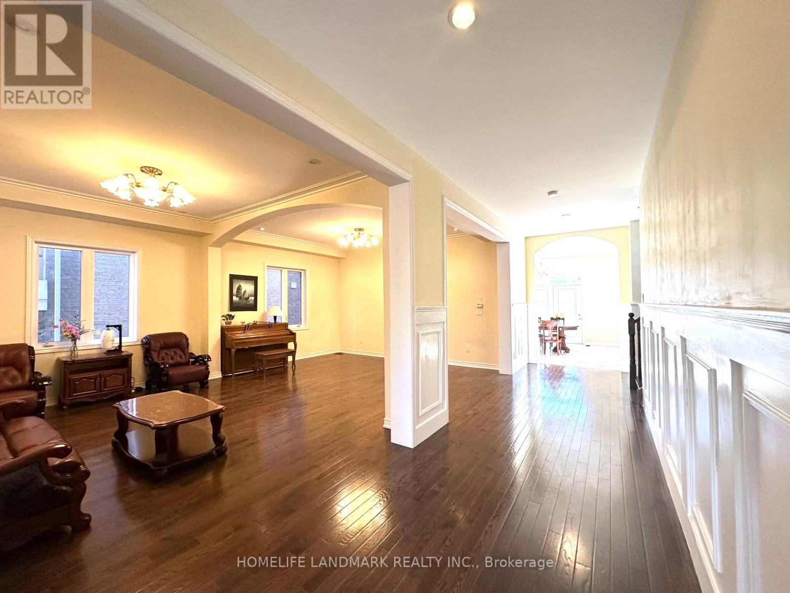 60 WOZNIAK CRESCENT