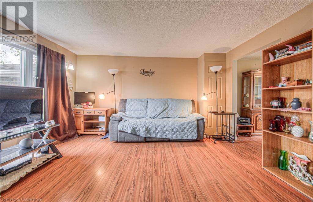 528 PARKVIEW Crescent