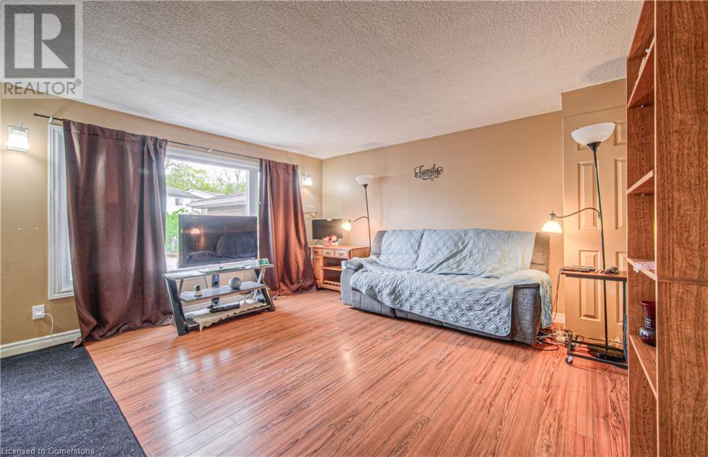 528 PARKVIEW Crescent