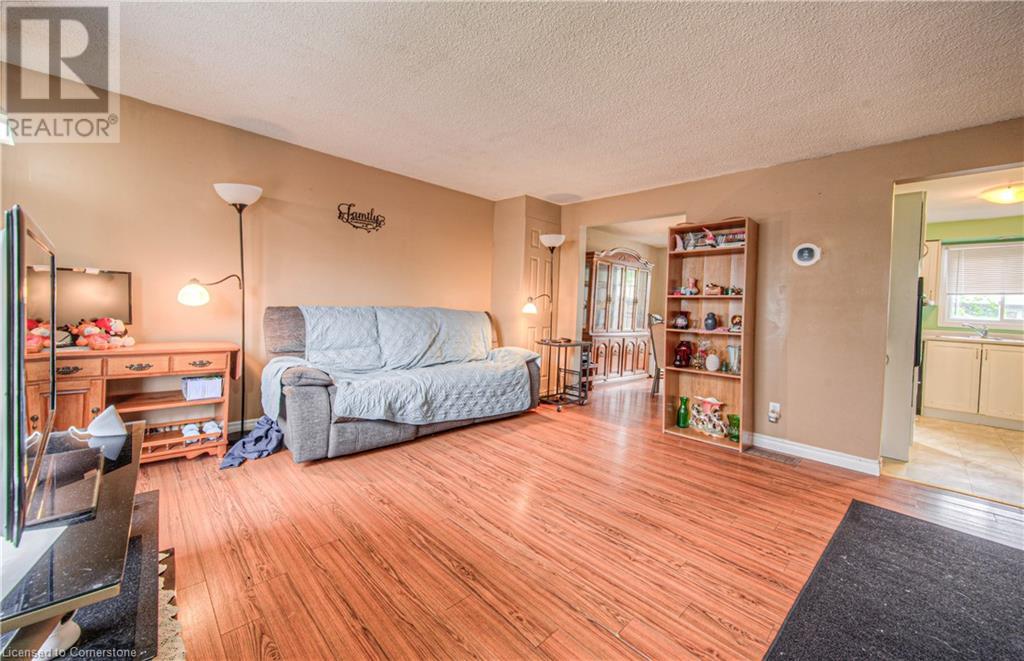 528 PARKVIEW Crescent