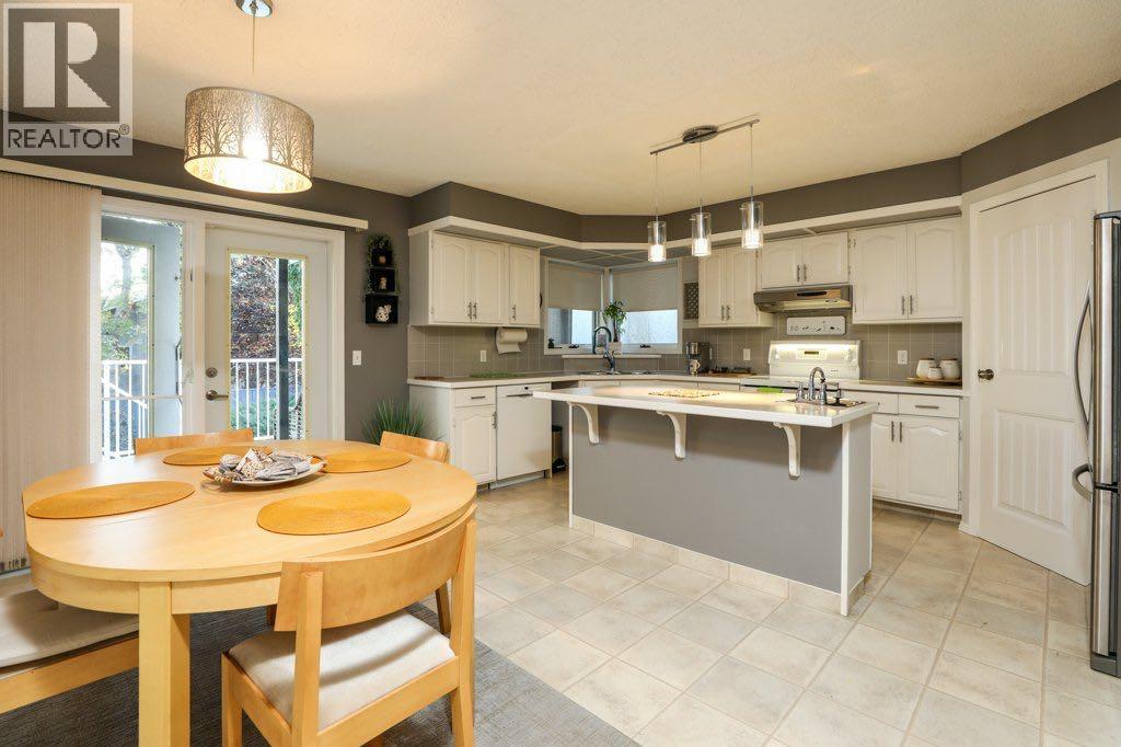 43 Sherwood Boulevard W