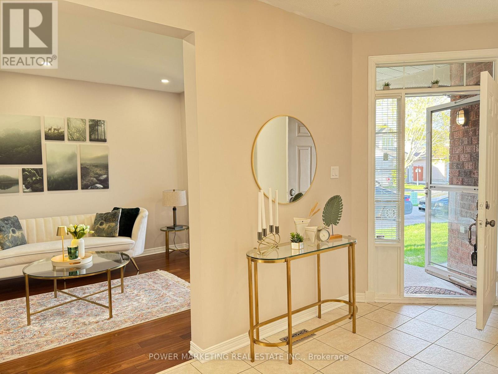 22 NEW DEIGHTON CRESCENT W