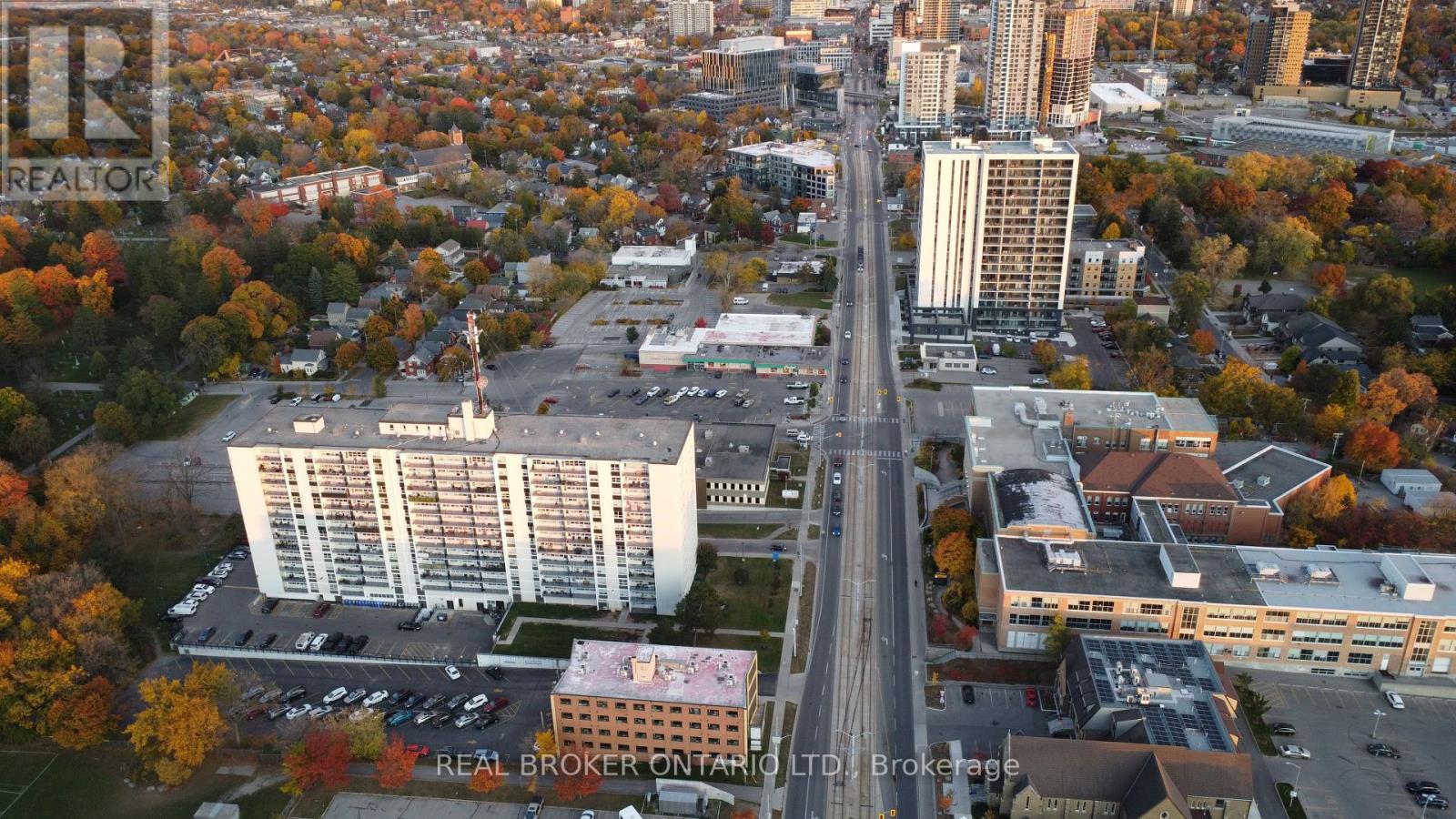 824 KING STREET W