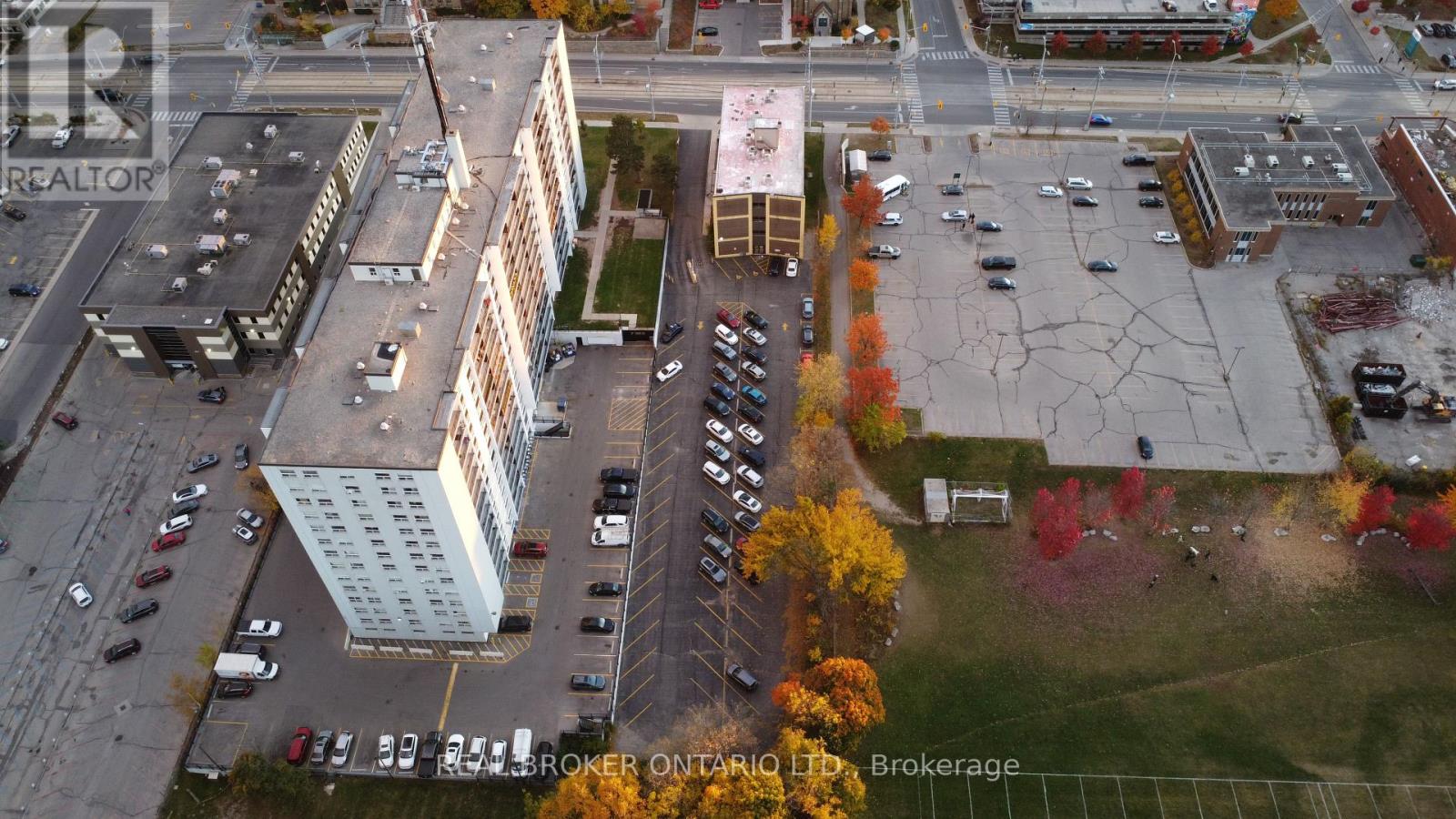 824 KING STREET W