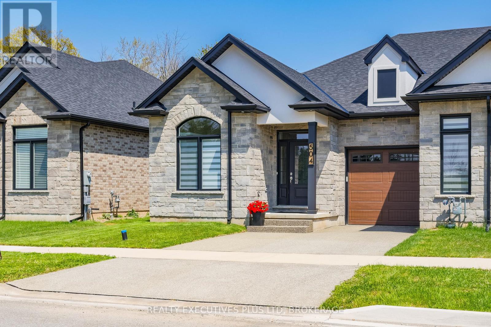 504 ROYAL RIDGE COURT