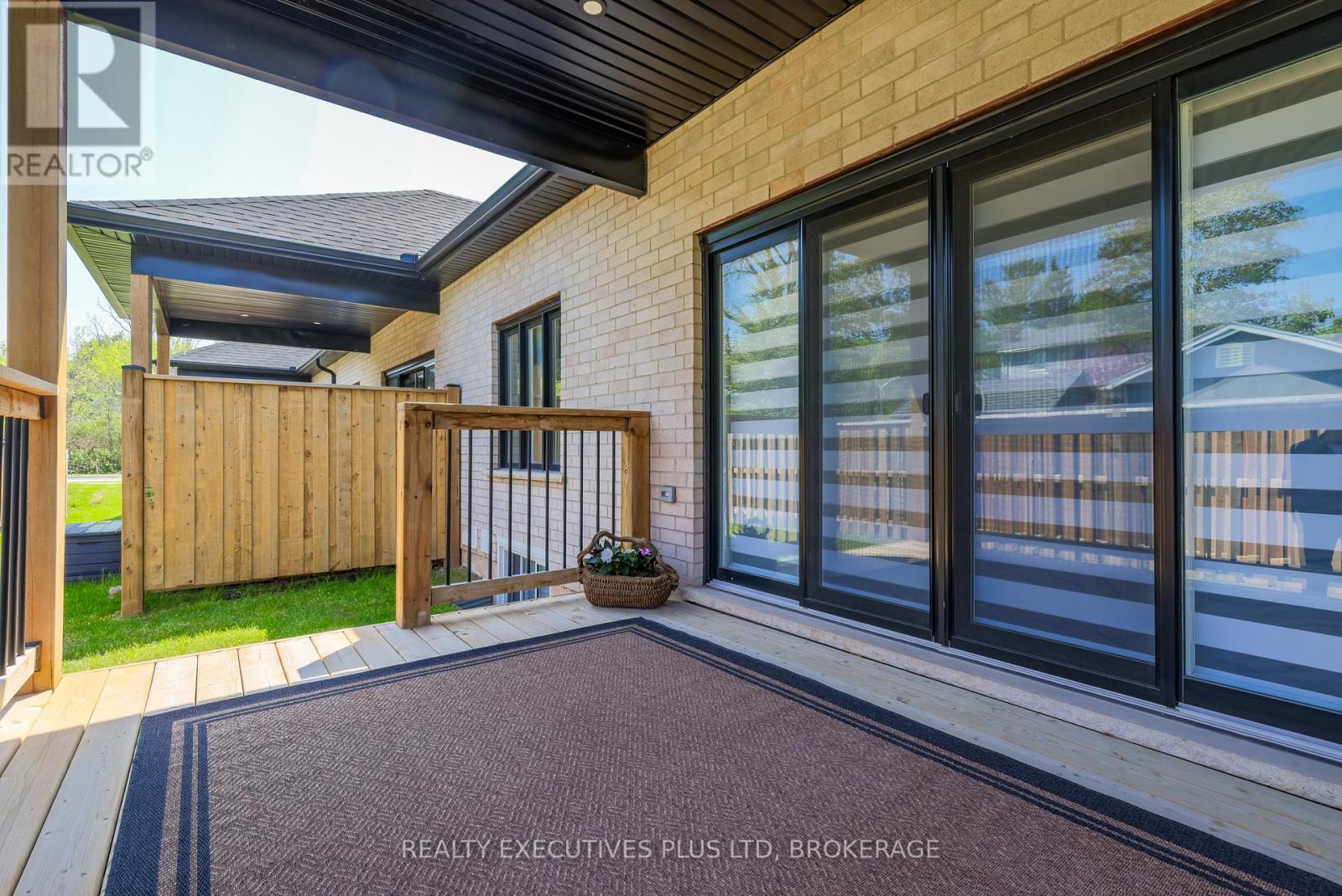 504 ROYAL RIDGE COURT