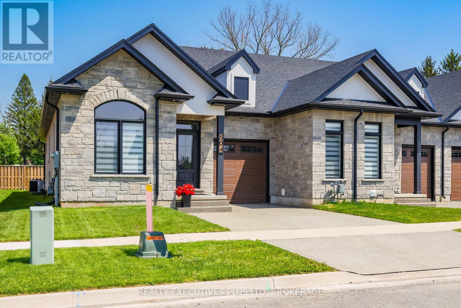 504 ROYAL RIDGE COURT