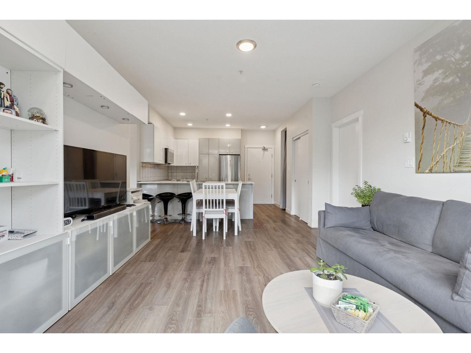 124 10838 WHALLEY BOULEVARD