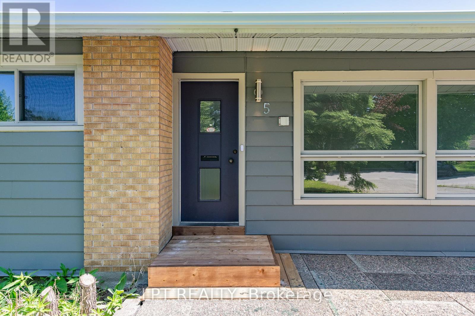 5 ATTWOOD CRESCENT