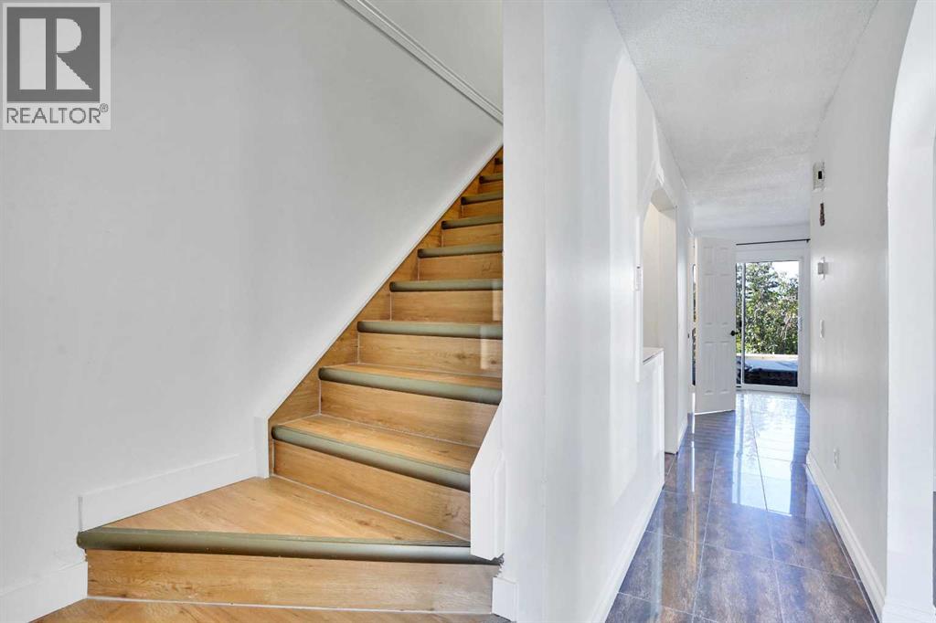 26 Falmead Bay NE