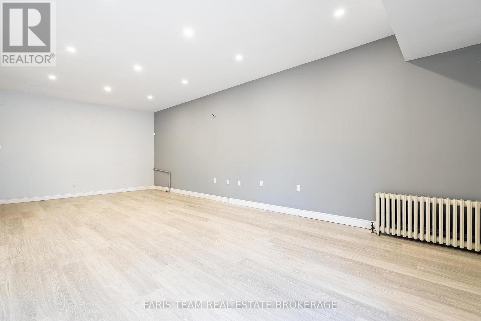 267 LAKESHORE ROAD E