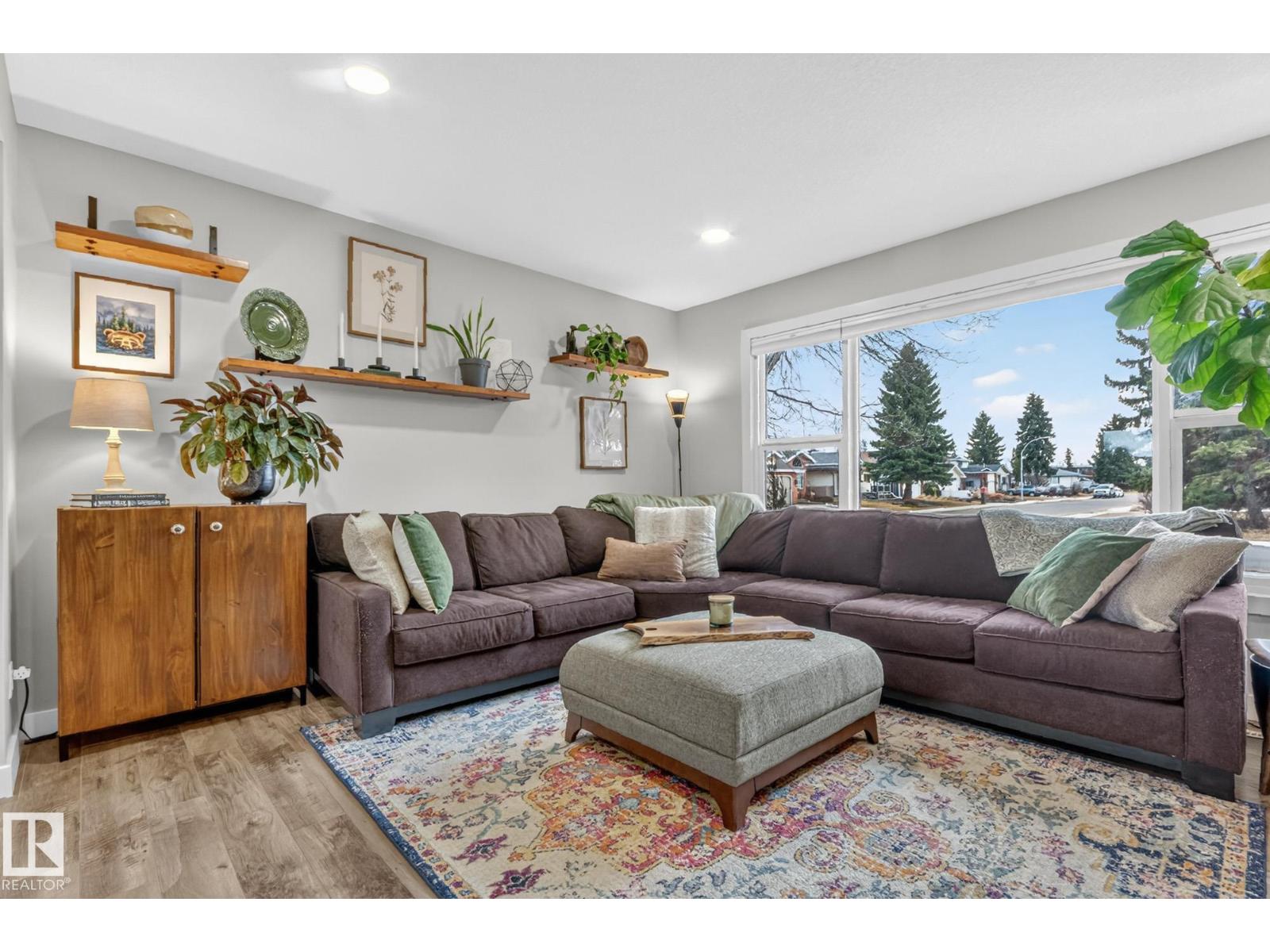 7408 92 AV NW