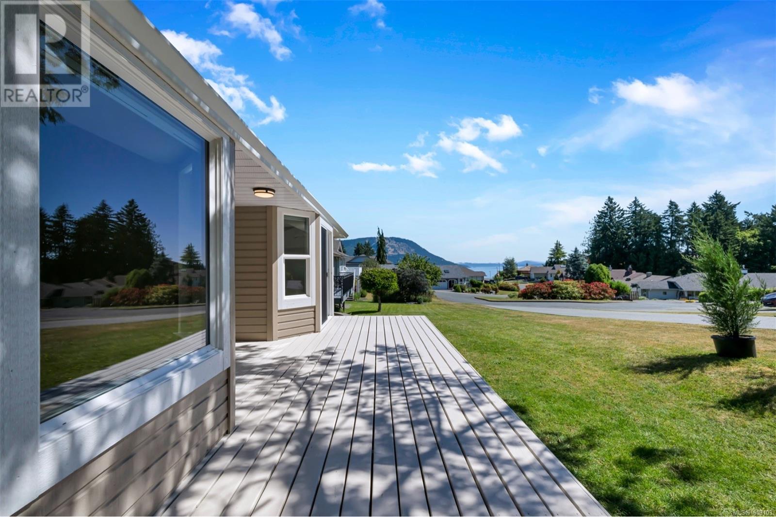 3597 Arbutus Dr N