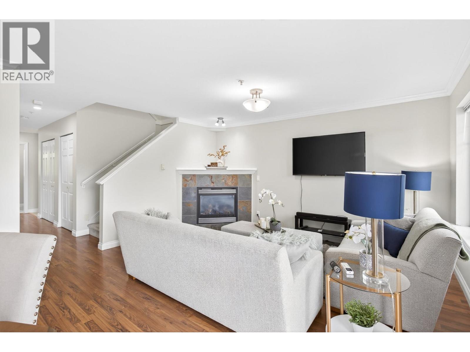 212 1567 GRANT AVENUE