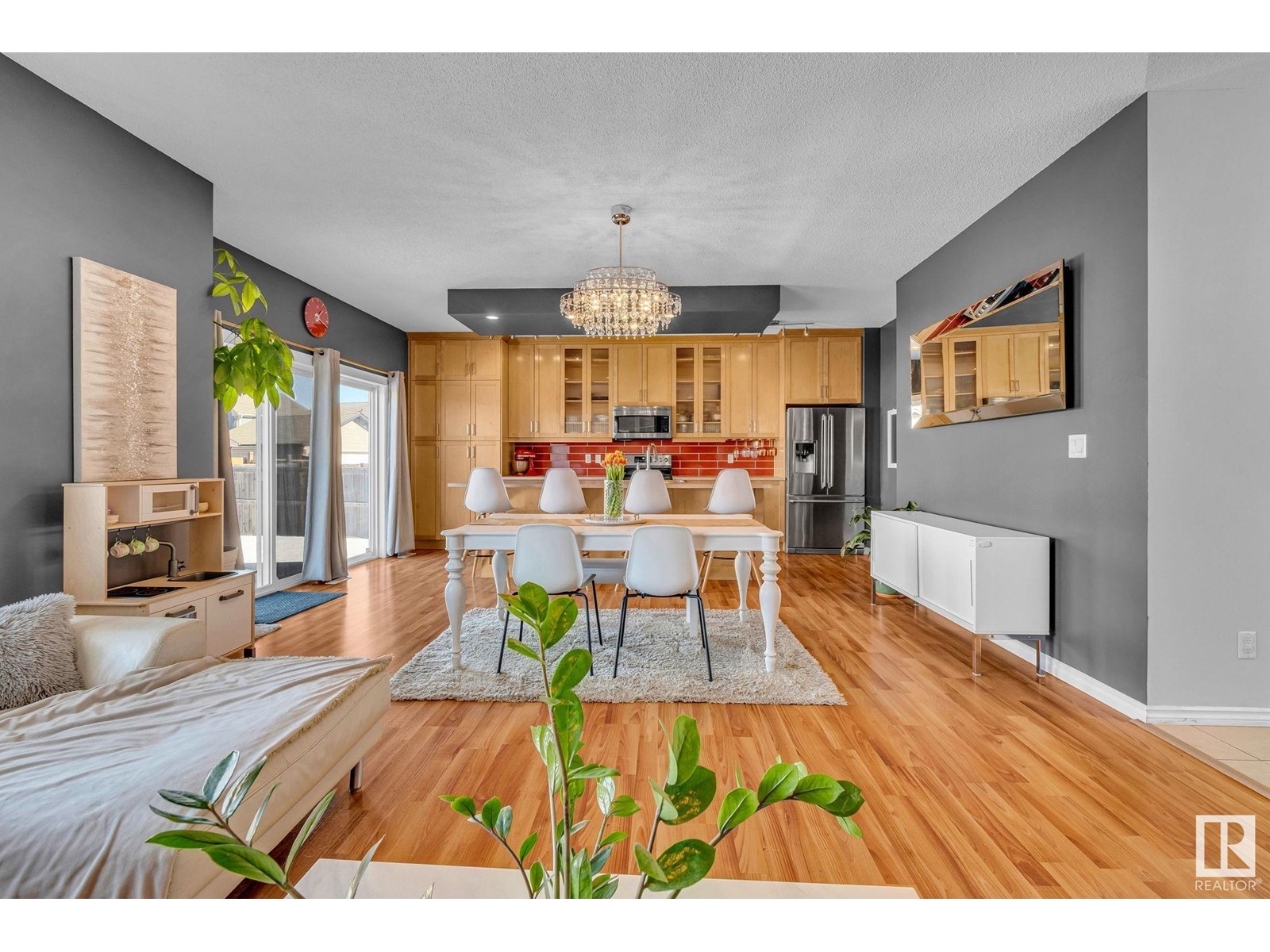 5816 168 AV NW