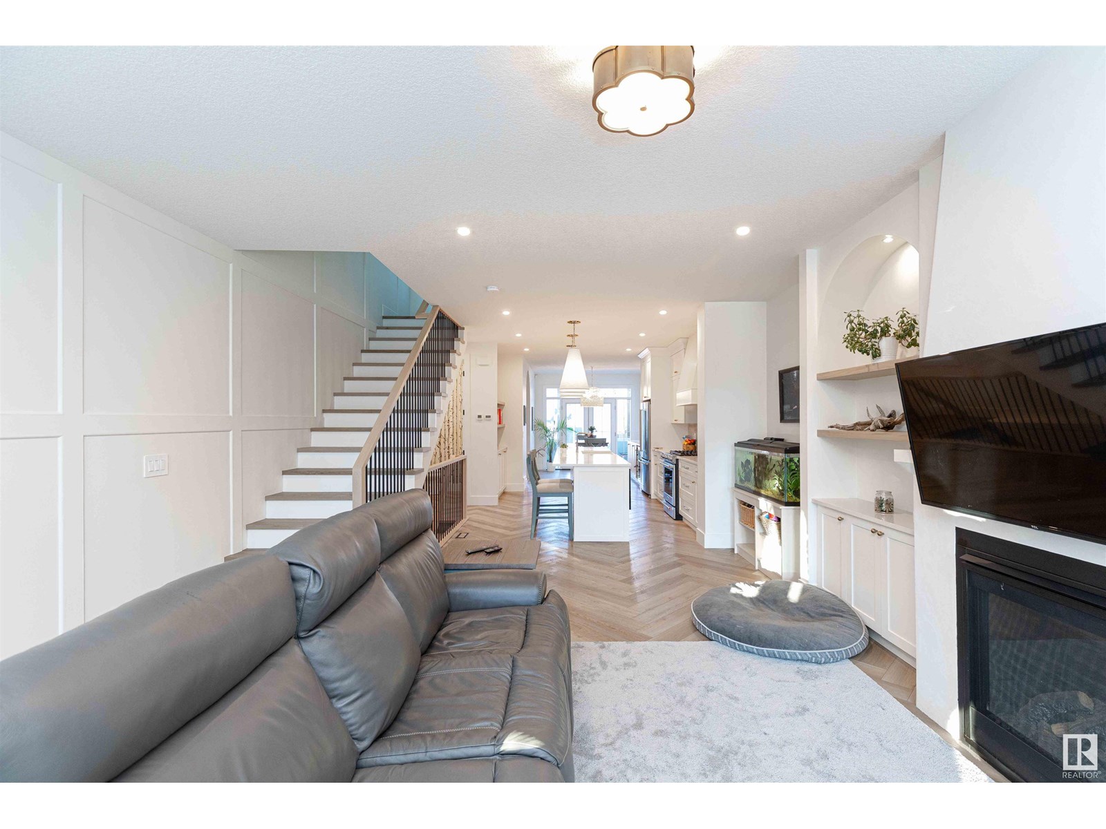 10822 128 ST NW