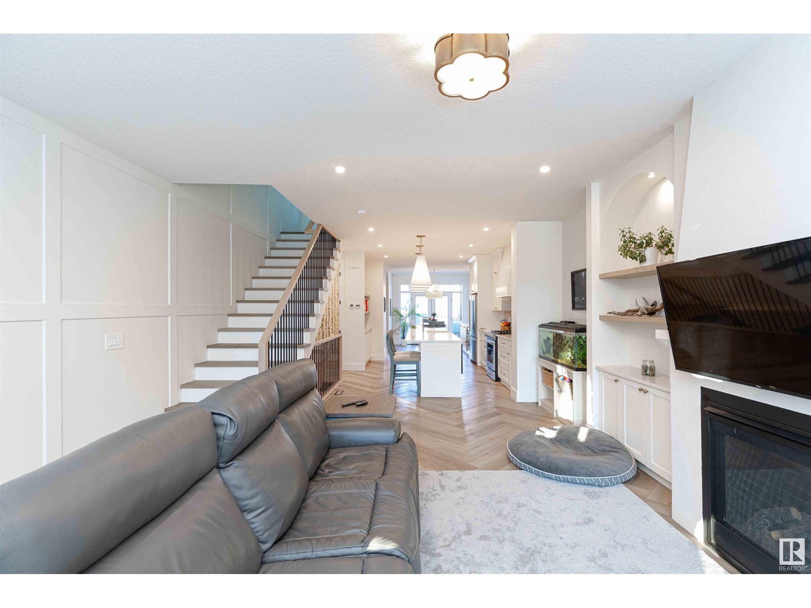 10822 128 ST NW