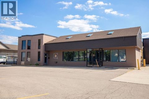 190 HEMPSTEAD Drive Hamilton ON L8W2E3