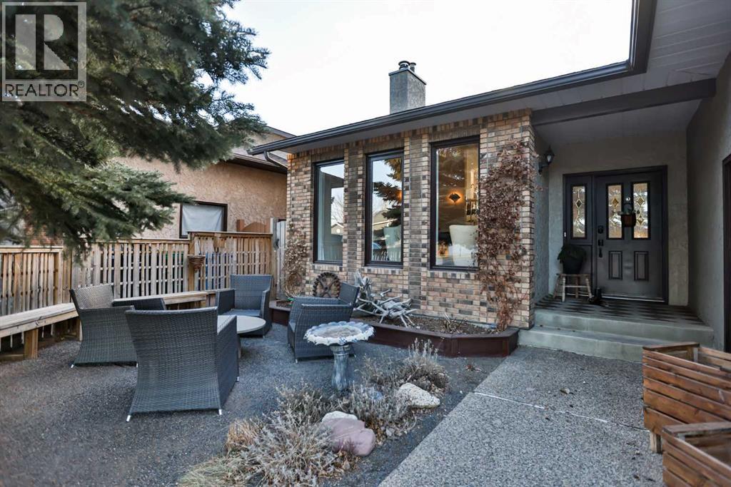 70 Sherwood Boulevard W