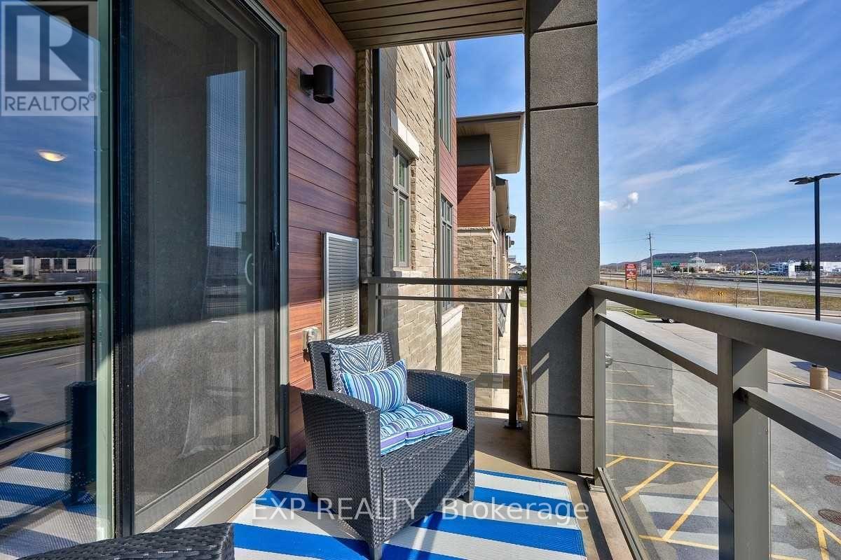 #211 - 520 NORTH SERVICE ROAD