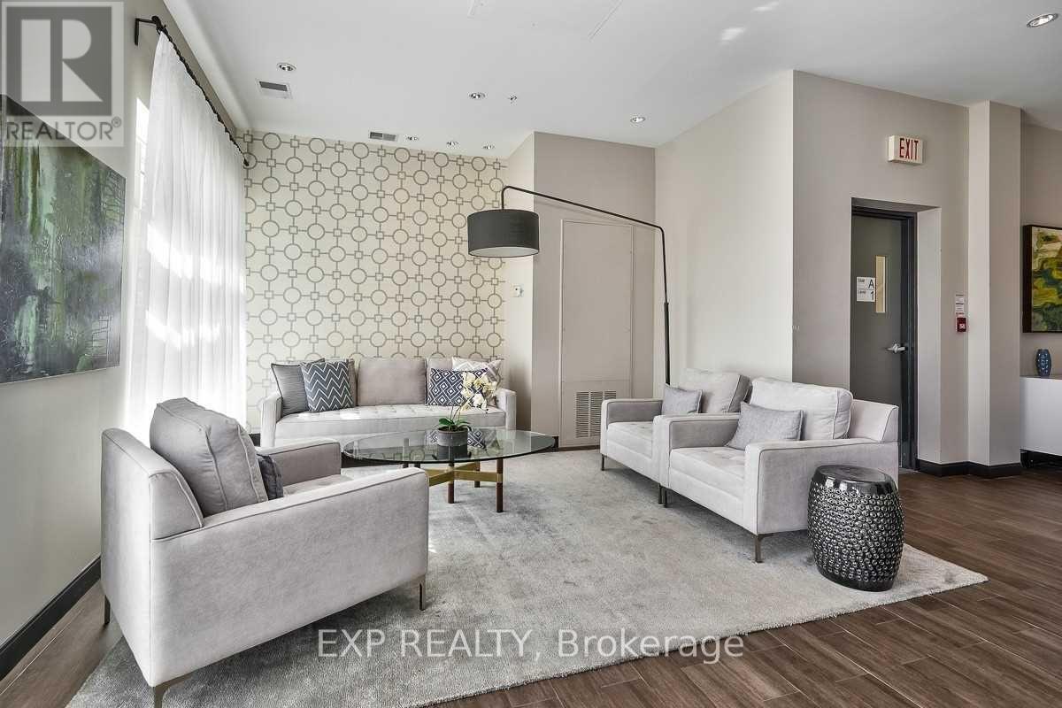 #211 - 520 NORTH SERVICE ROAD