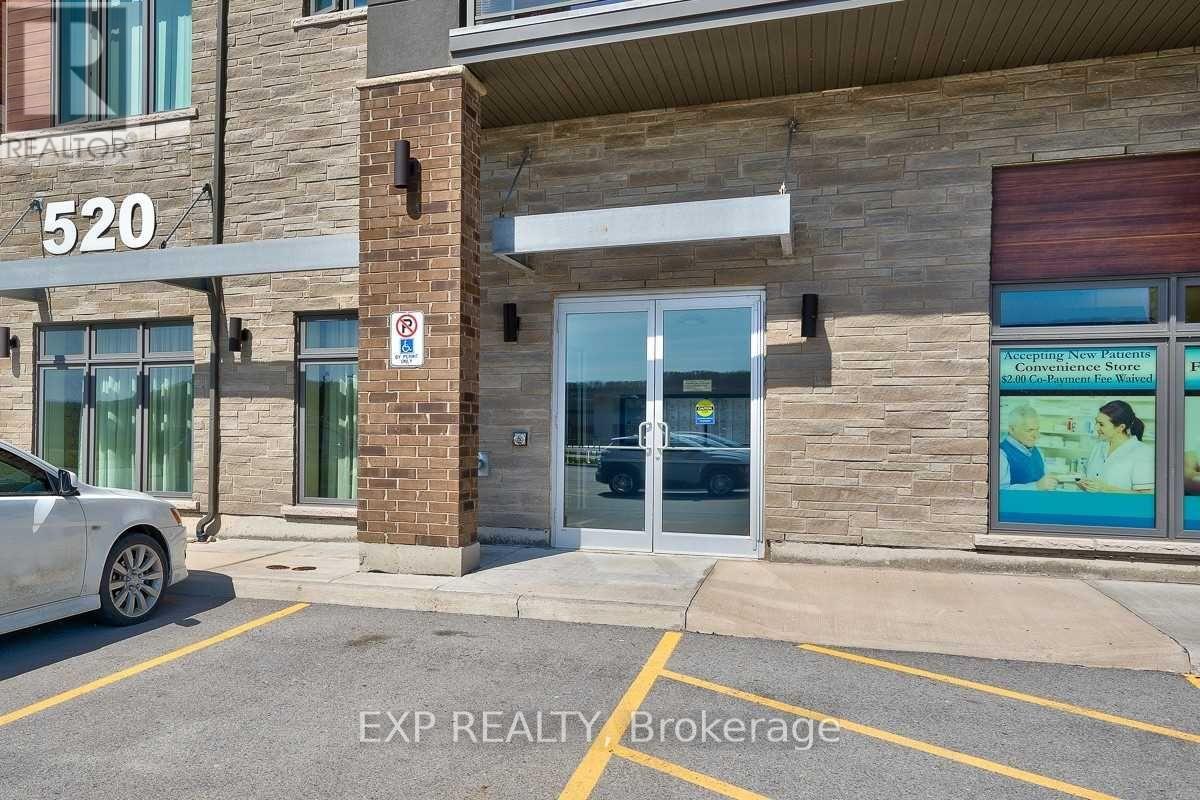 #211 - 520 NORTH SERVICE ROAD