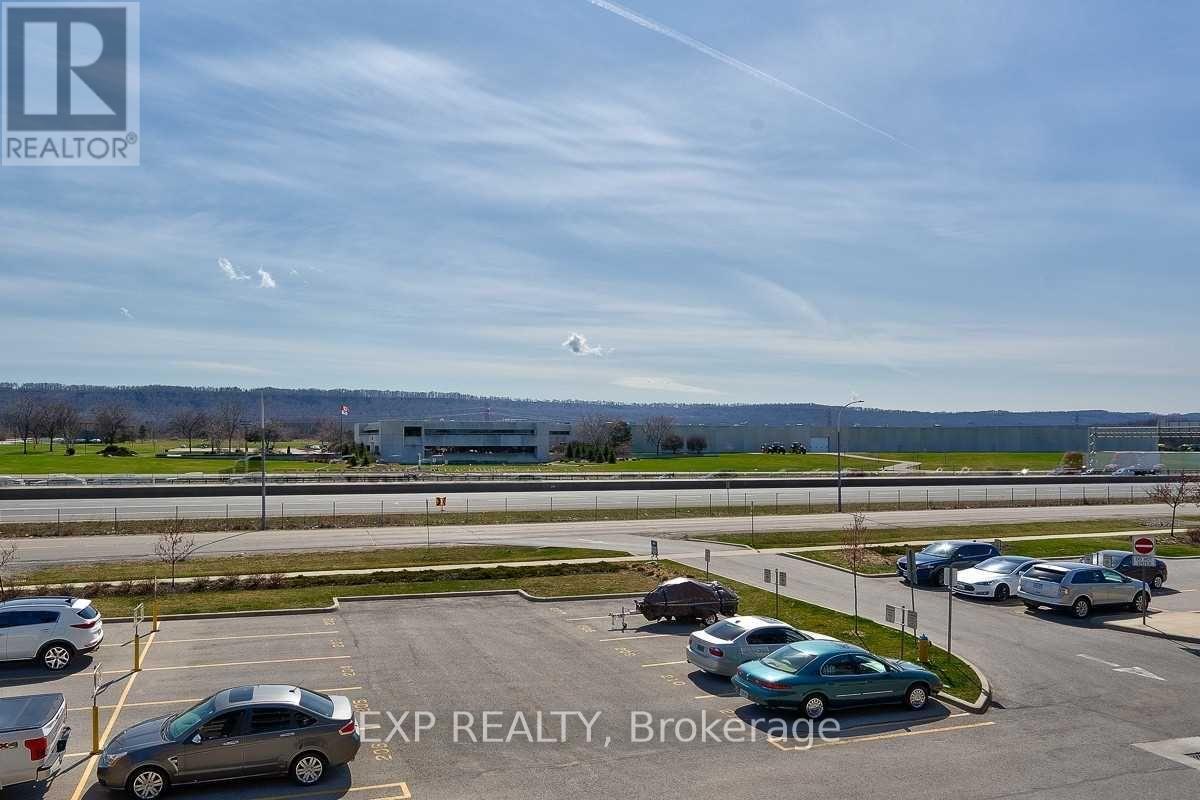 #211 - 520 NORTH SERVICE ROAD