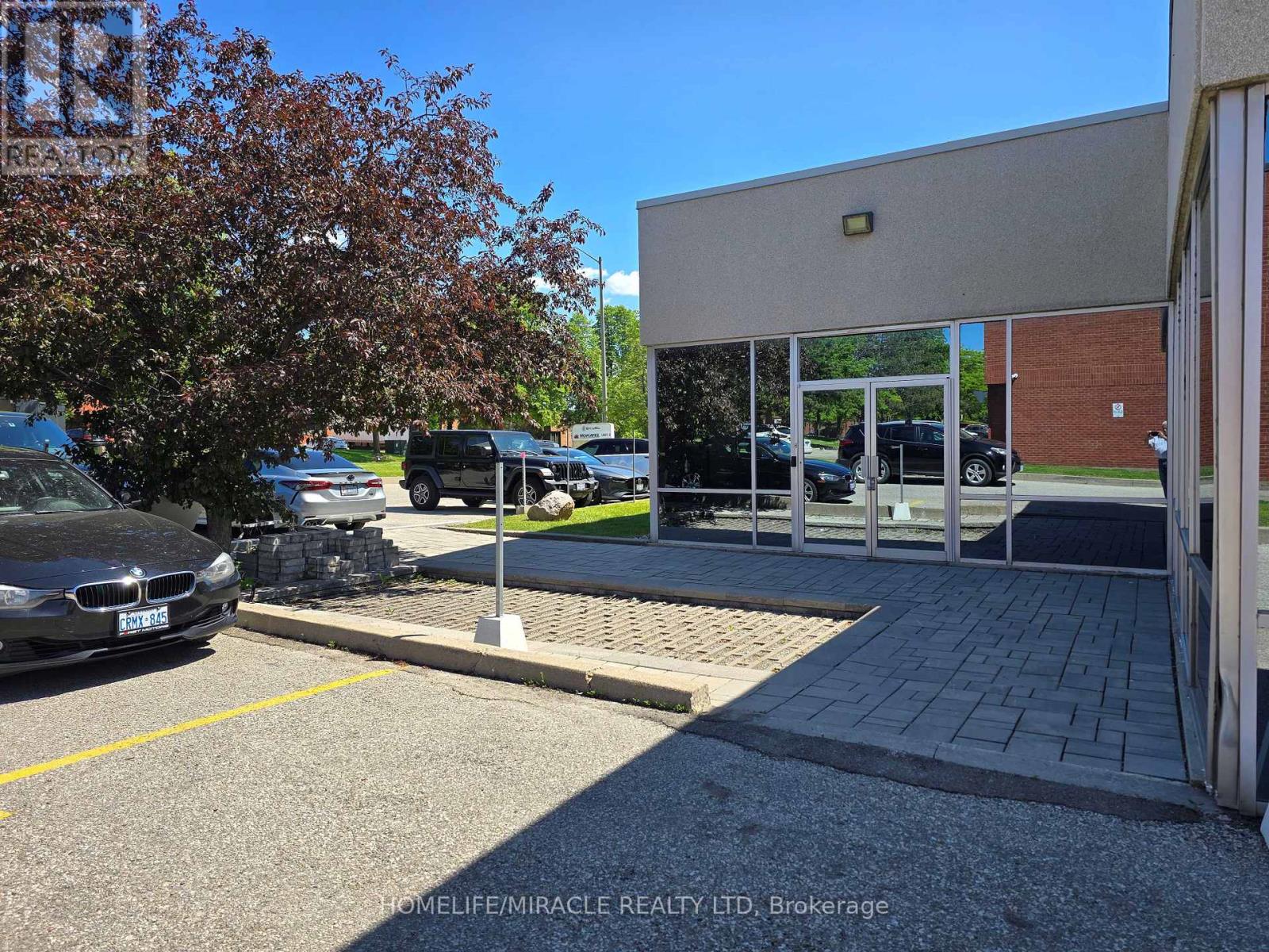 4 - 267 MATHESON BOULEVARD E