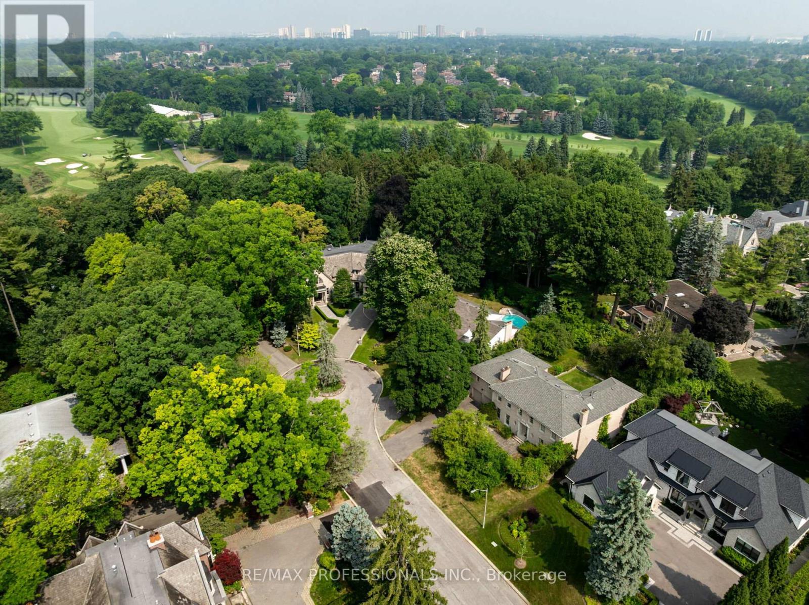 7 WOODMERE COURT