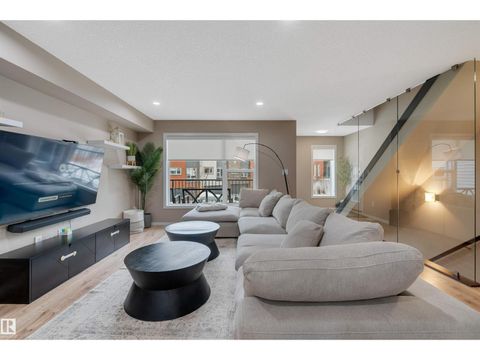 #47 1075 ROSENTHAL BV NW Edmonton AB T5T7G5