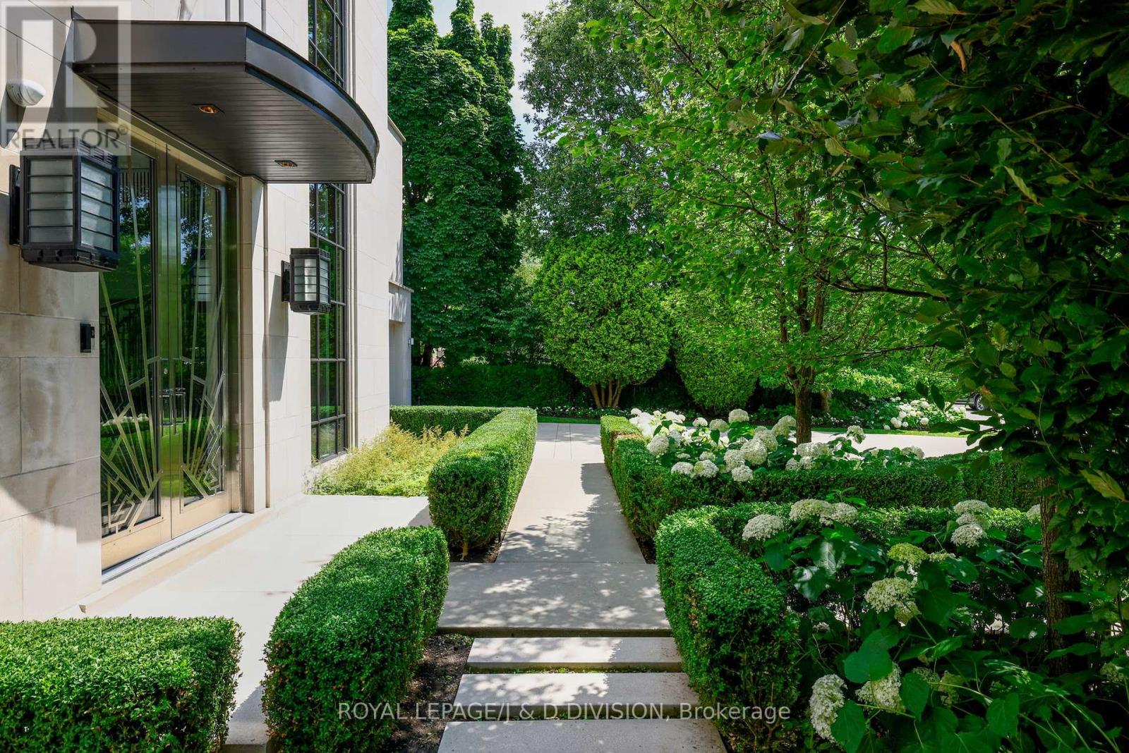 20 FOREST GLEN CRESCENT