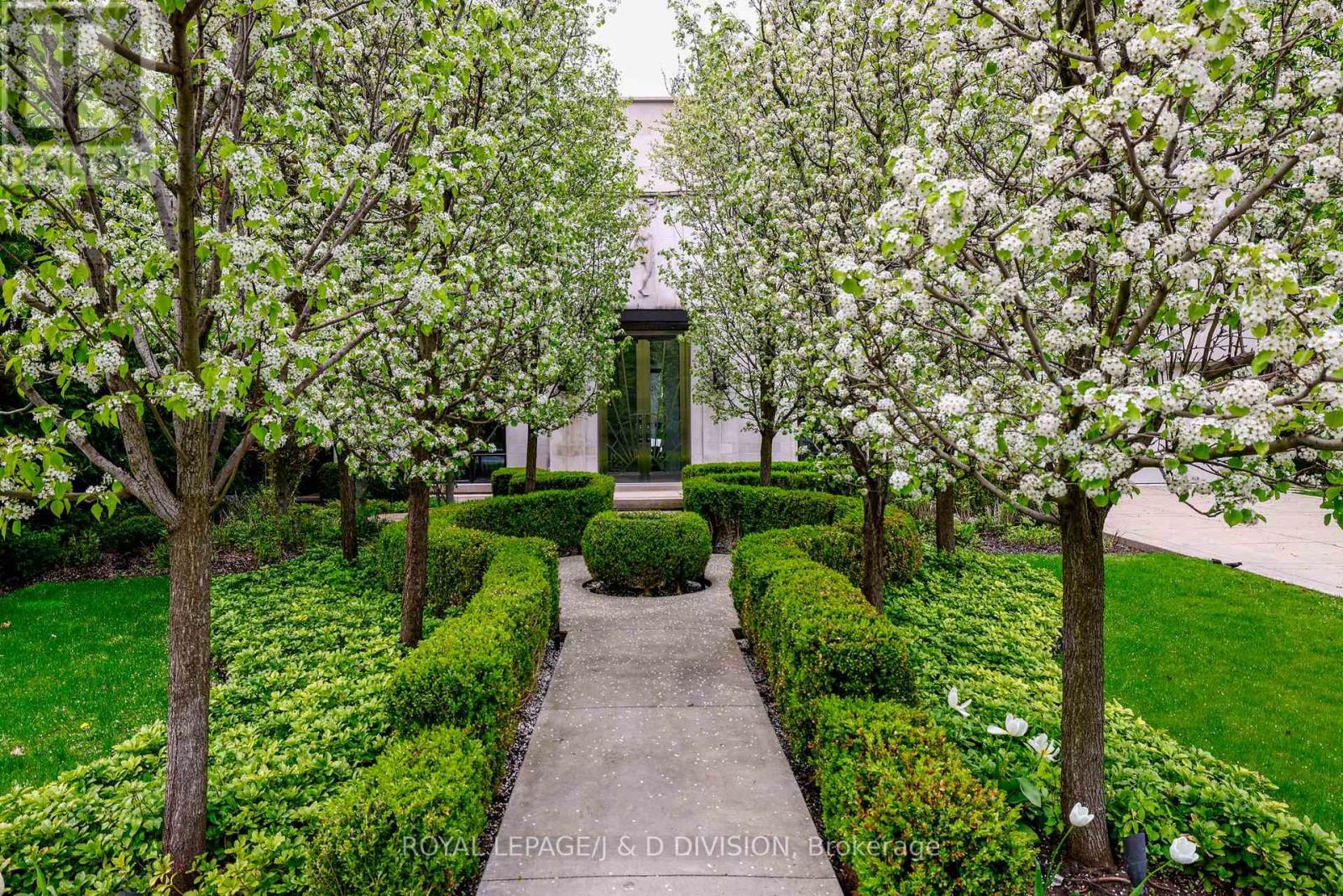 20 FOREST GLEN CRESCENT